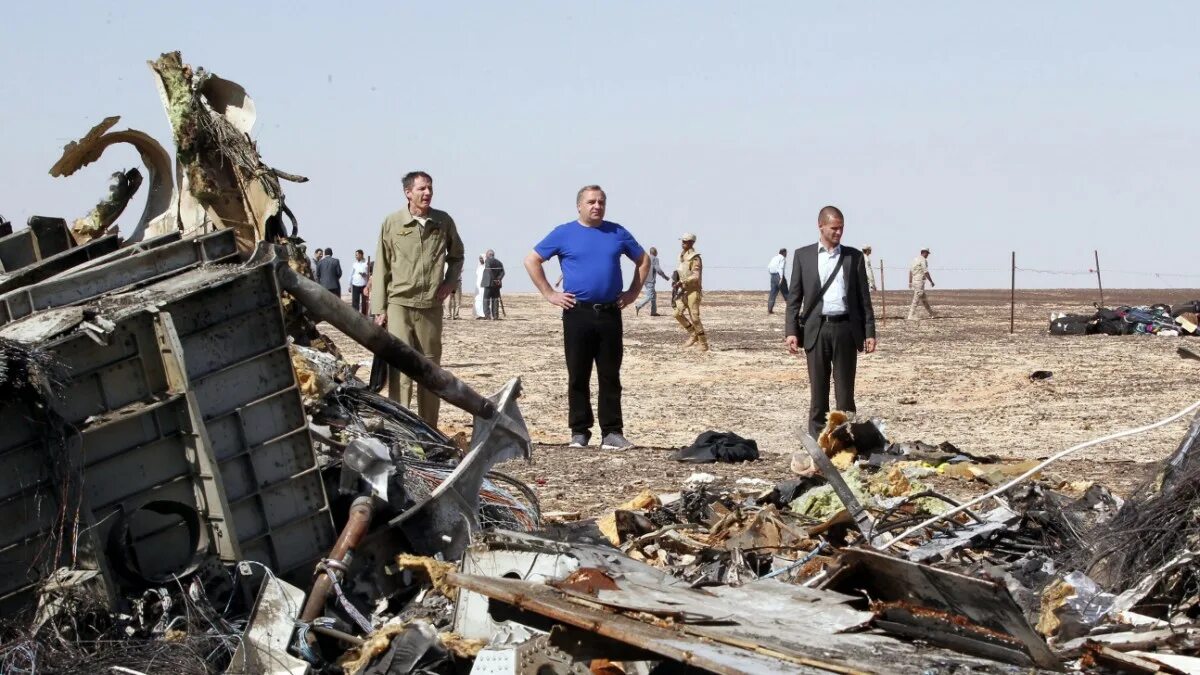 Авиакатастрофа египет 2015. Крушение Airbus a321 Египет. Катастрофа a321 над Синайским полуостровом.