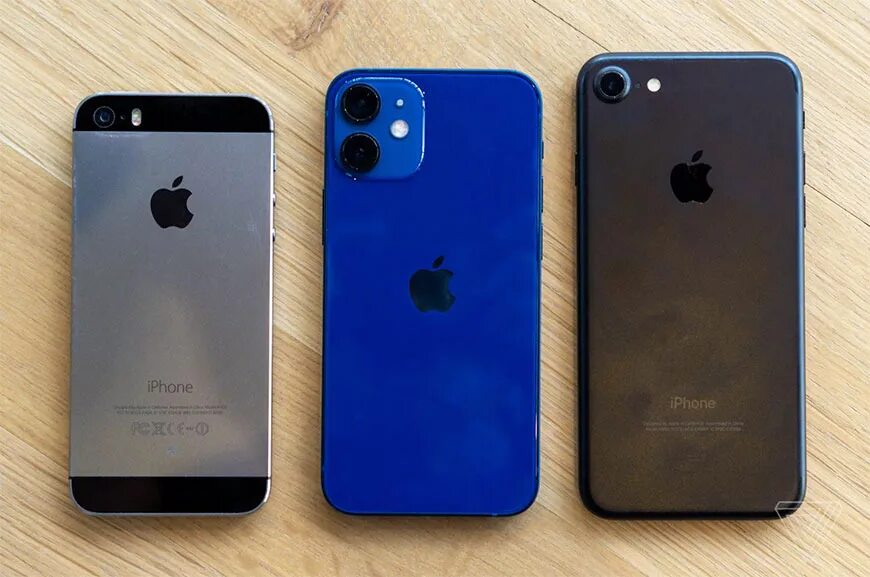 Что лучше iphone 12 pro. Iphone 12 Mini и iphone 7. Iphone 12 Mini и 5s. Iphone 12 Mini и iphone 12. Iphone 12 Mini vs 7.