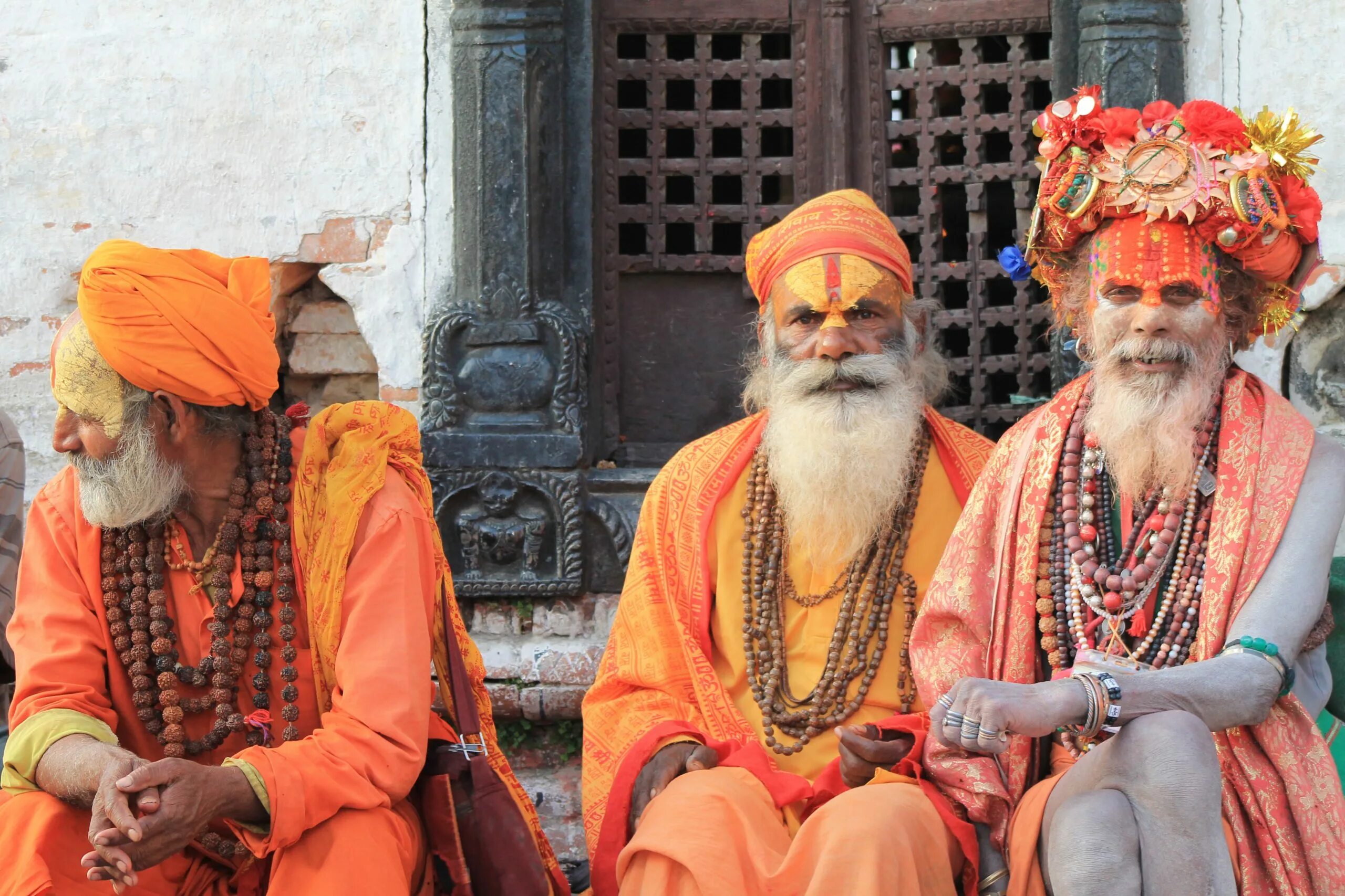 Почему индийские монахи делали посох многогранным. Индийский монах. Индийские монахи отшельники.