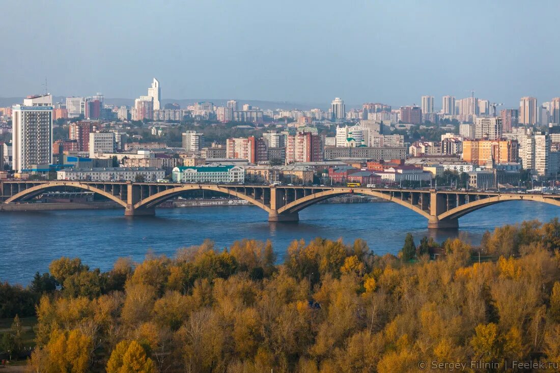 Красноярск википедия. Тёплый город Красноярск. Красноярск за городом. Красноярск картинки города. Красноярск большой город или маленький.