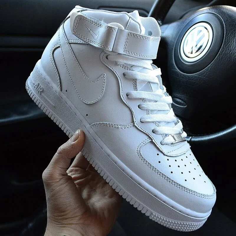 Форсы белые оригинал. Кроссовки Nike Air force1 Mid. Nike Air Force 1 Mid 07 White. Nike Air Force 1 White. Nike Air Force 1 Mid White.