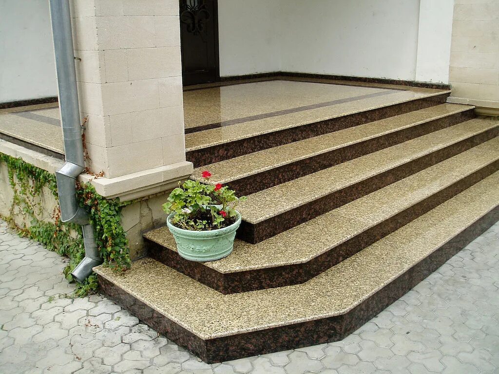 Ступени дымовский гранит гранит. Гранит сансет голд ступени. Тротуарная плитка патио беттекс. Мансуровский гранит ступени. Покостовский гранит ступени.