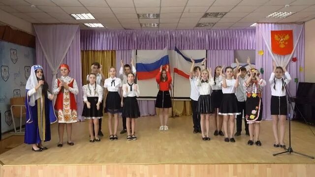 Покажи 5 класс коллегиум школа города алушты. Элжур школа коллегиум. Элжур школа коллегиум. Школа коллегиум 1 ялта. Элжур школа коллегиум.