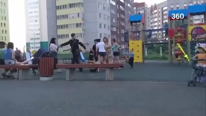 Драка площадка. Драка на детской площадке. драка в балашихе на детской площадке.
