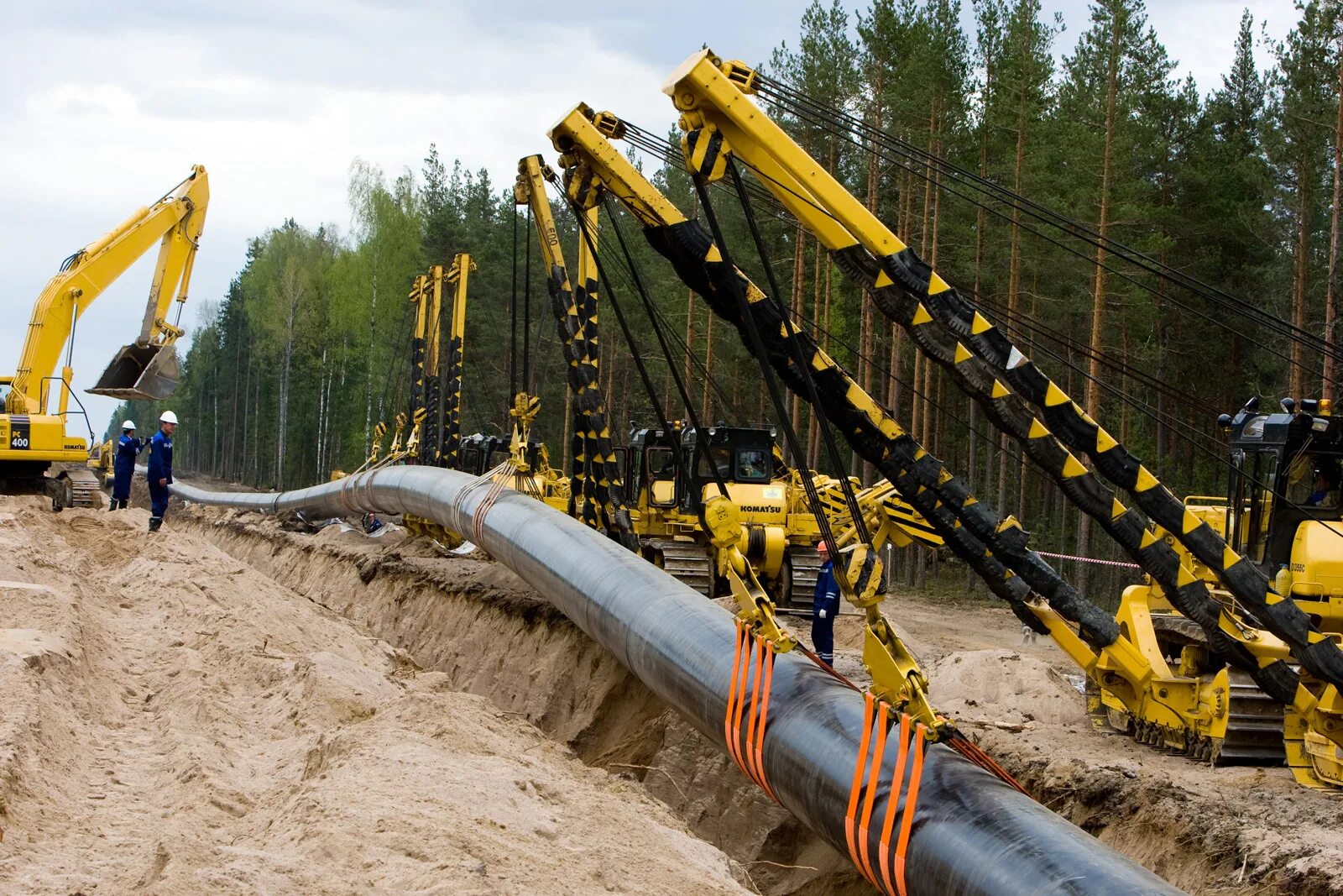 Магистральный газопровод. Трубопровод нефтепровод. Стройка трубопровода. Трубы для магистрального газопровода.