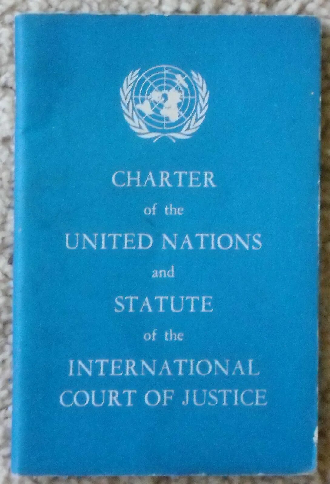 Устав оон 1945. Устав организации Объединенных наций 1945 г. Устав ООН книга. Статут международного суда ООН. Устав международного суда ООН.