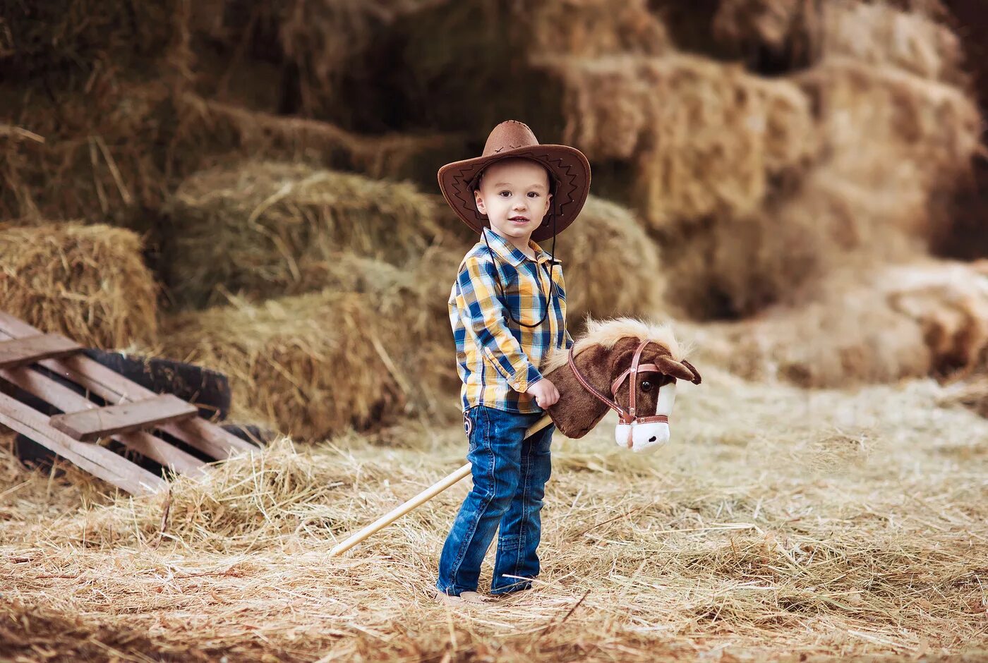 Country children. Ковбой Хаггис. Ковбой ребенок. Ковбойская фотосессия для детей. Ковбойский стиль для детей.