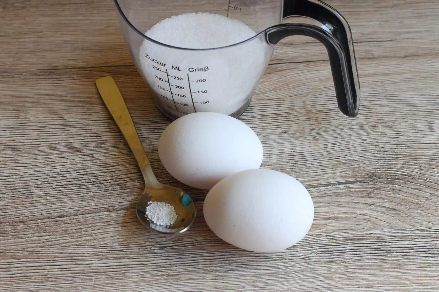Яйца с сахаром. Яйцо с солью. CF[FFH B zqwf. Яйцо соль сахар. Кремовые яйца