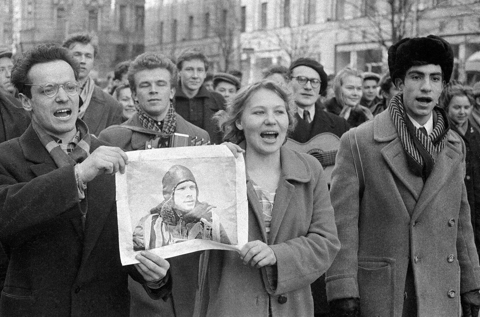 Праздники ссср в апреле. Встреча Юрия Гагарина 1961год в Караганда. Встреча Юрия Гагарина в Москве в апреле 1961 года. 1961 Год Москва Гагарин.