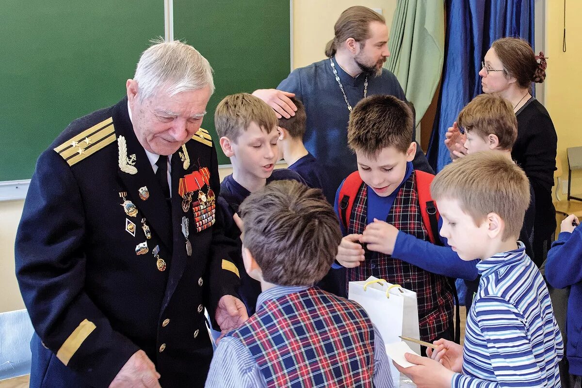 Уроки войны в школах. Встреча школьников с ветеранами. Школьники и ветераны. Школьники ветеранам войны. Встречи с ветеранами ВОВ В школе.