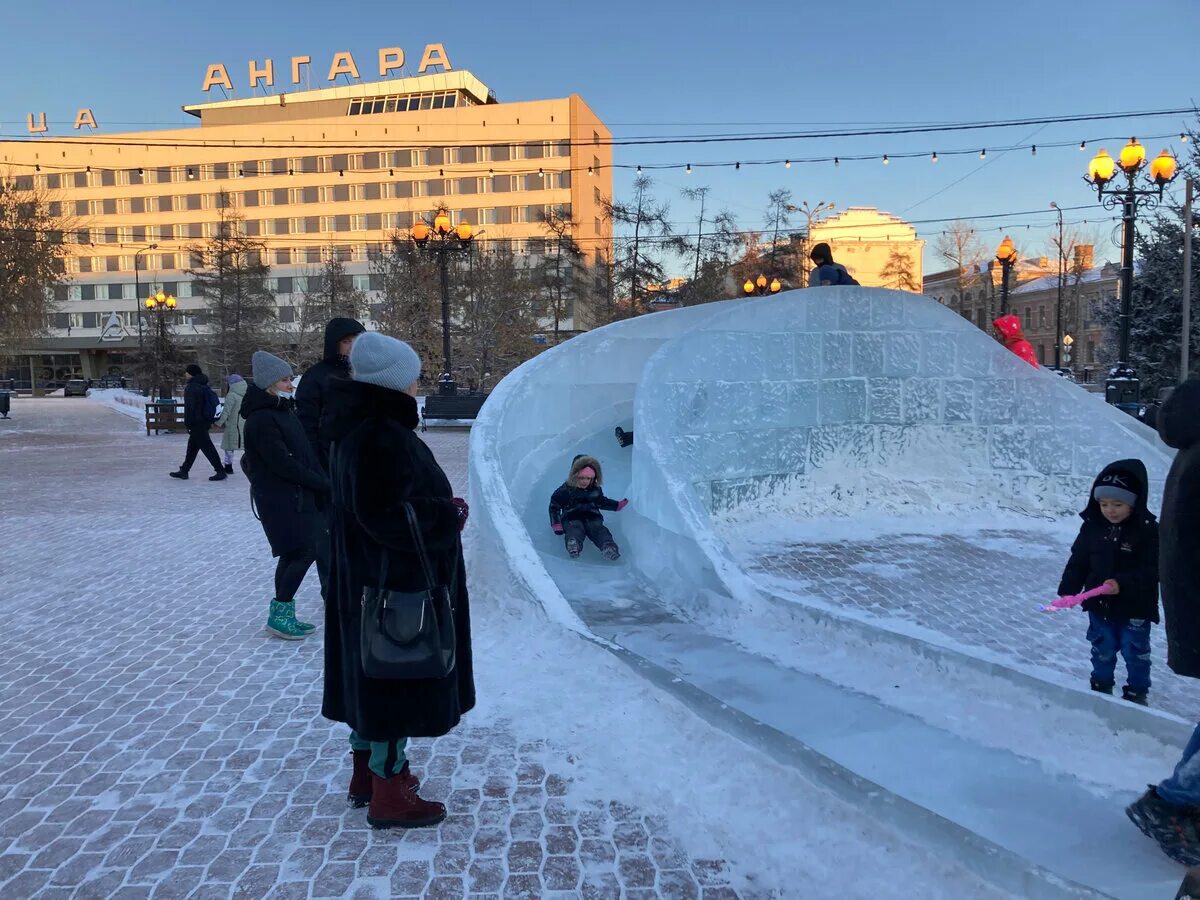 Погода улан удэ 2023 год. Байкал тревел выставка. Новогодняя городская площадь. Байкал тревел выставка. Семья вечер каток иркутск.