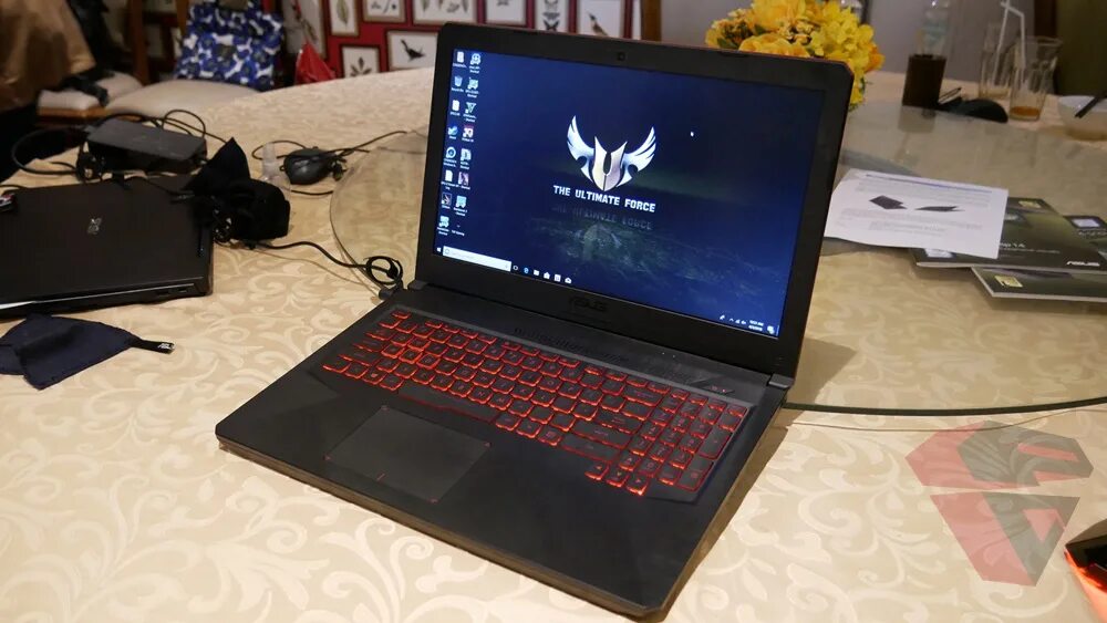 Tuf gaming днс. ASUS TUF Gaming fx504 Series. ASUS fg504g комплектация. Ноутбук ASUS TUF Gaming fx705ge-ew086t. Коврик сталкер.