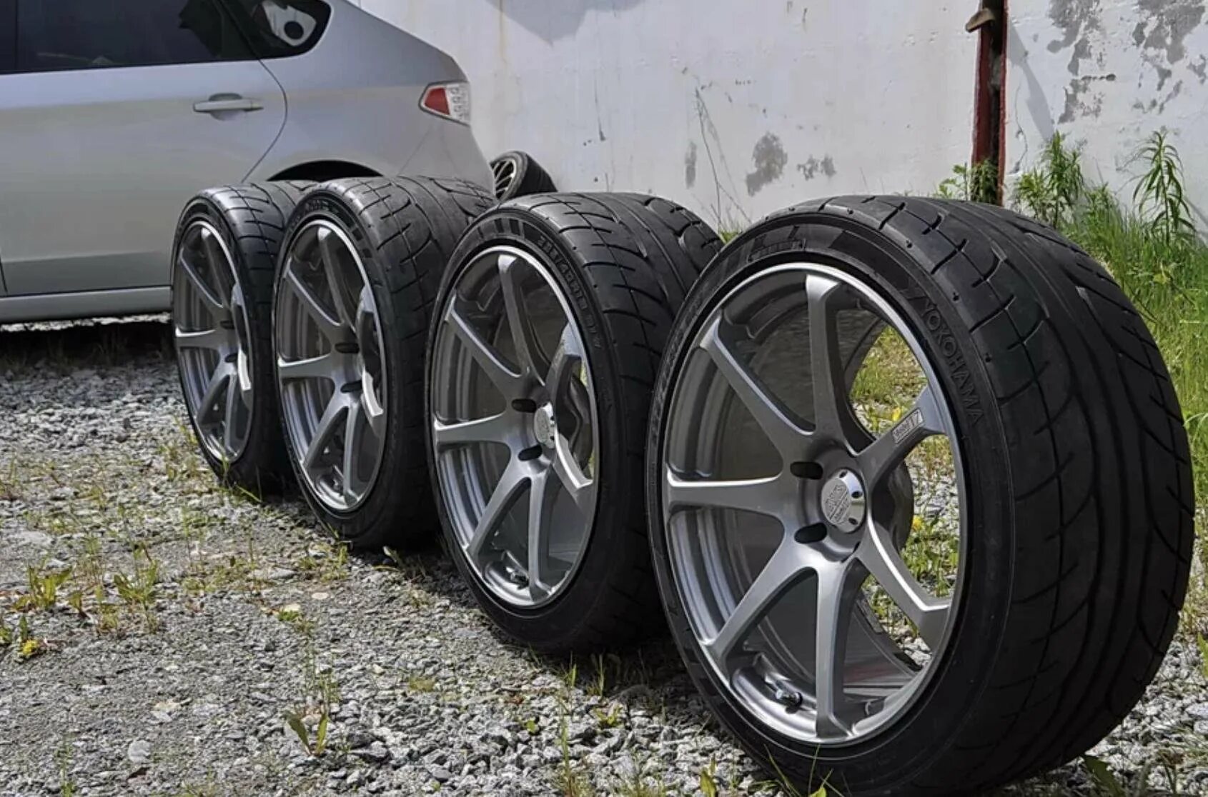 235 диски. AVS f15 r19. 245/35 R18 8.5j. Advan f15 r19. R18 7.5j резина 225/40.