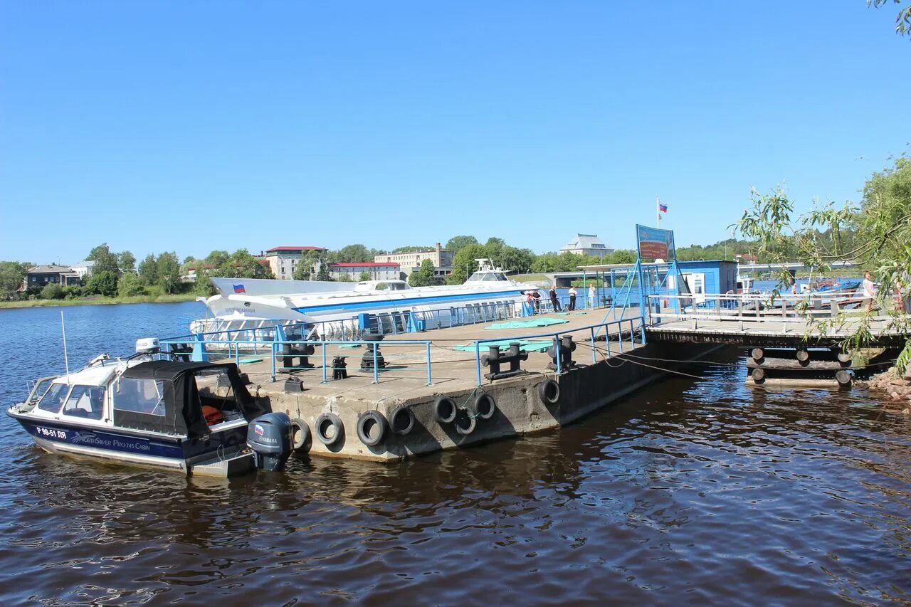 электро речные трамвайчики. речной вокзал прогулки. таганрог 5 причал бухта андреева. таганрог набережная яхт клуб. 14 причал севастополь.