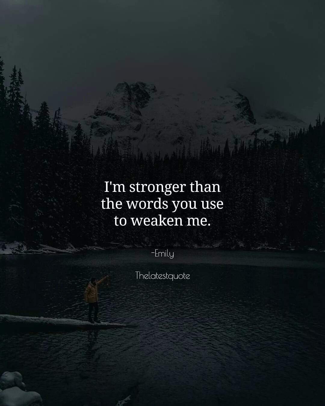 Даже в самые те ные времена. Мудрые и грустные цитаты. Даже в тёмные временеа. Цитаты о хороших людях в твоей жизни. В темноте хорошо видно светлых людей.