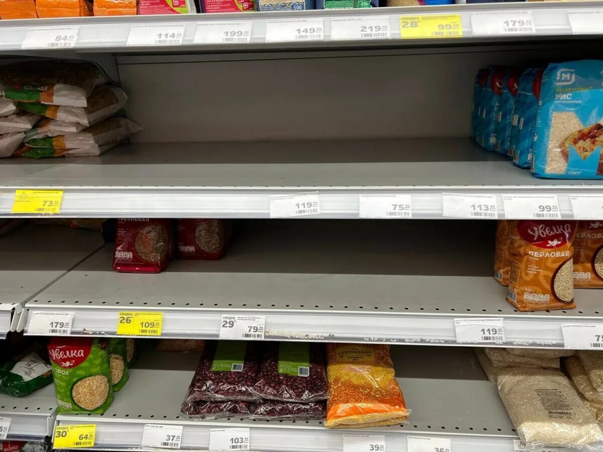 Дефицит продавцов. Магазин продукты. сахар в магазине. сахар на прилавках магазинов. дефицит на прилавках в магазинах.