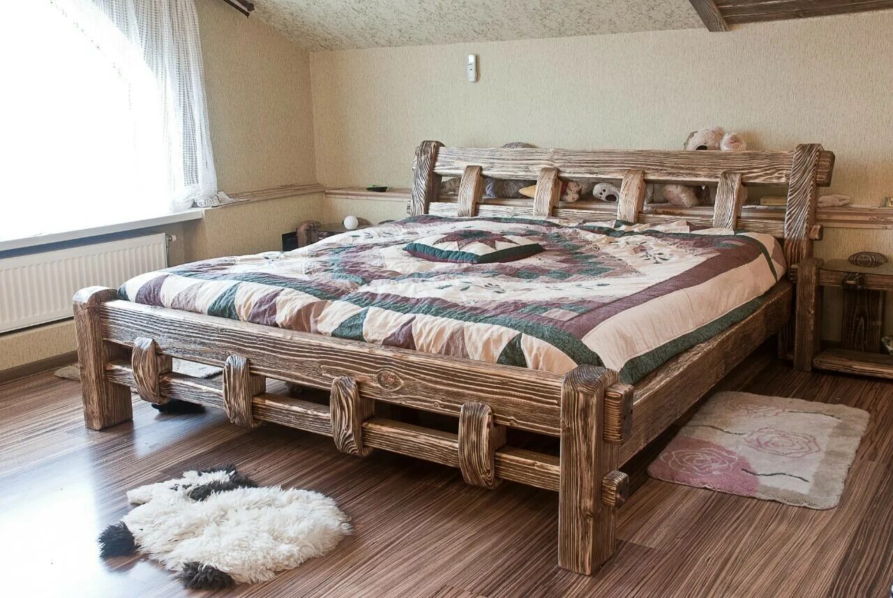 массивные кровати из дерева. деревянные кровати под старину. кровать из состаренного дерева. кровать из состаренного дерева. кровать состаренная из массива дерева.