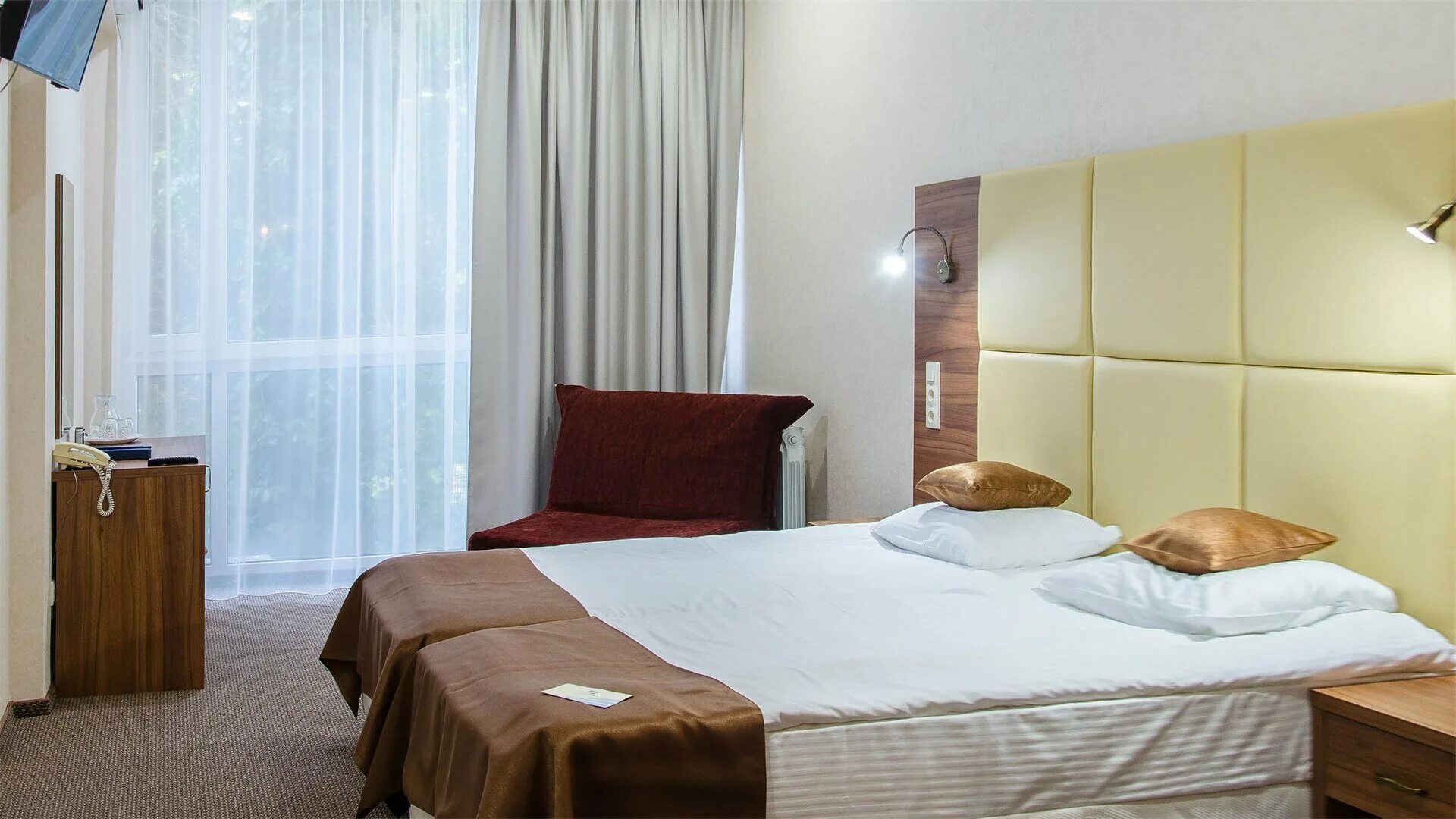 Сочи-бриз 3*. Сочи-бриз 3*. Бриз отель сочи спа лотос. Сочи-бриз 3*. Бриз отель сочи бассейн.