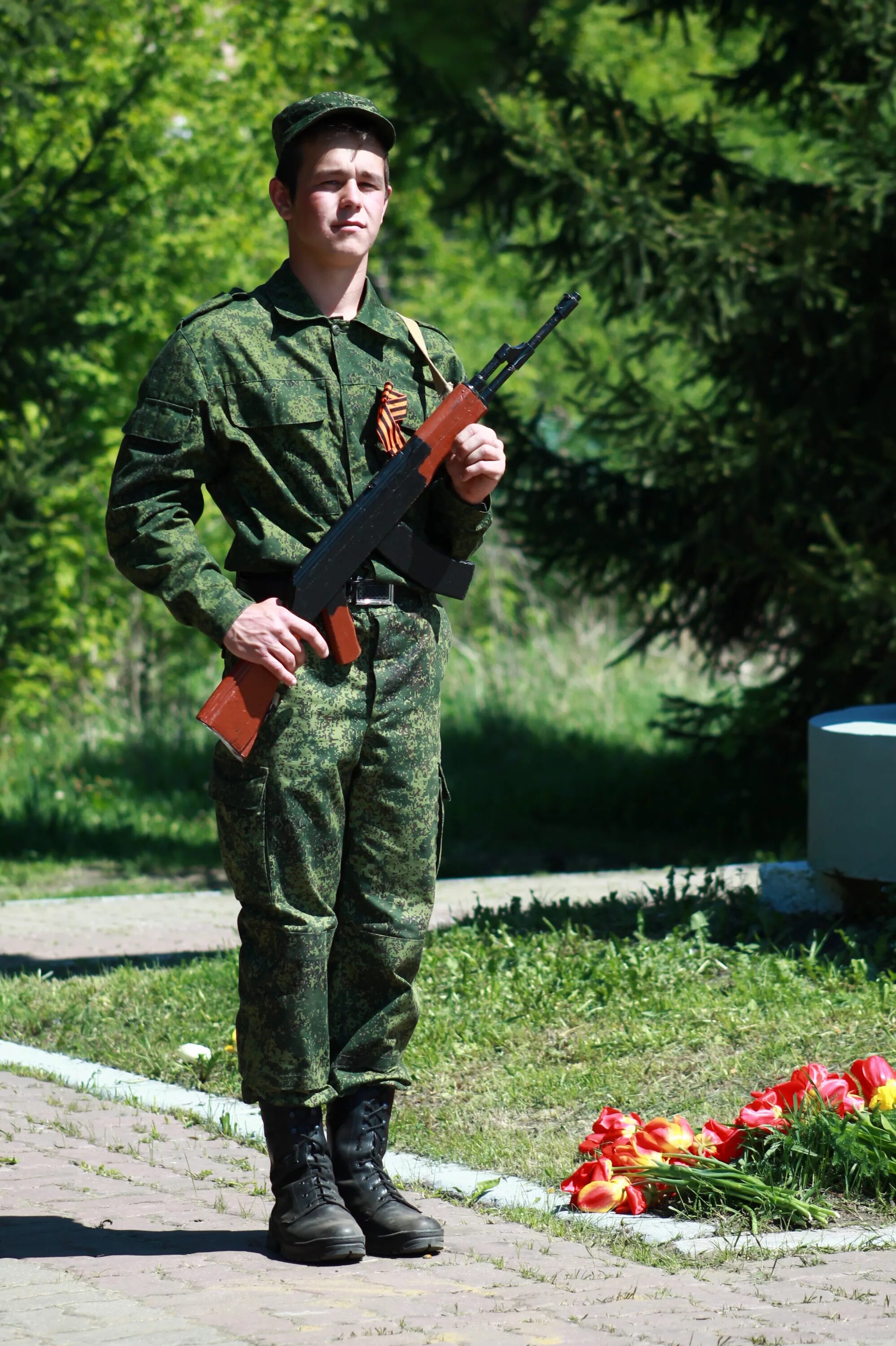 Солдат на посту. Солдат в Карауле. Военный пост. Военнослужащий на посту. Часовые родины стоят