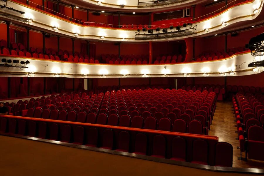 Театр пушкина места. Театр им. вл. Маяковского, ул. б. Никитская, 19/13. Театр Маяковского сцена. Театр имени Маяковского основная сцена. Театр Маяковского зал