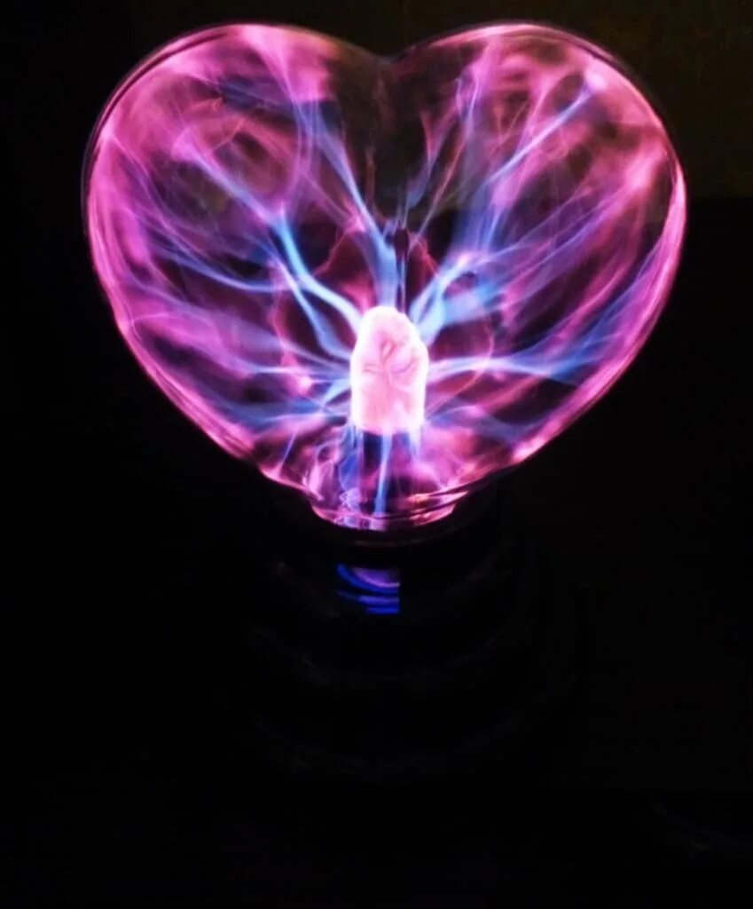 Плазма светится. Светящиеся сердце. Светящиеся сердце на батарейках. Сердце шар светящееся. Плазма шар сердце.