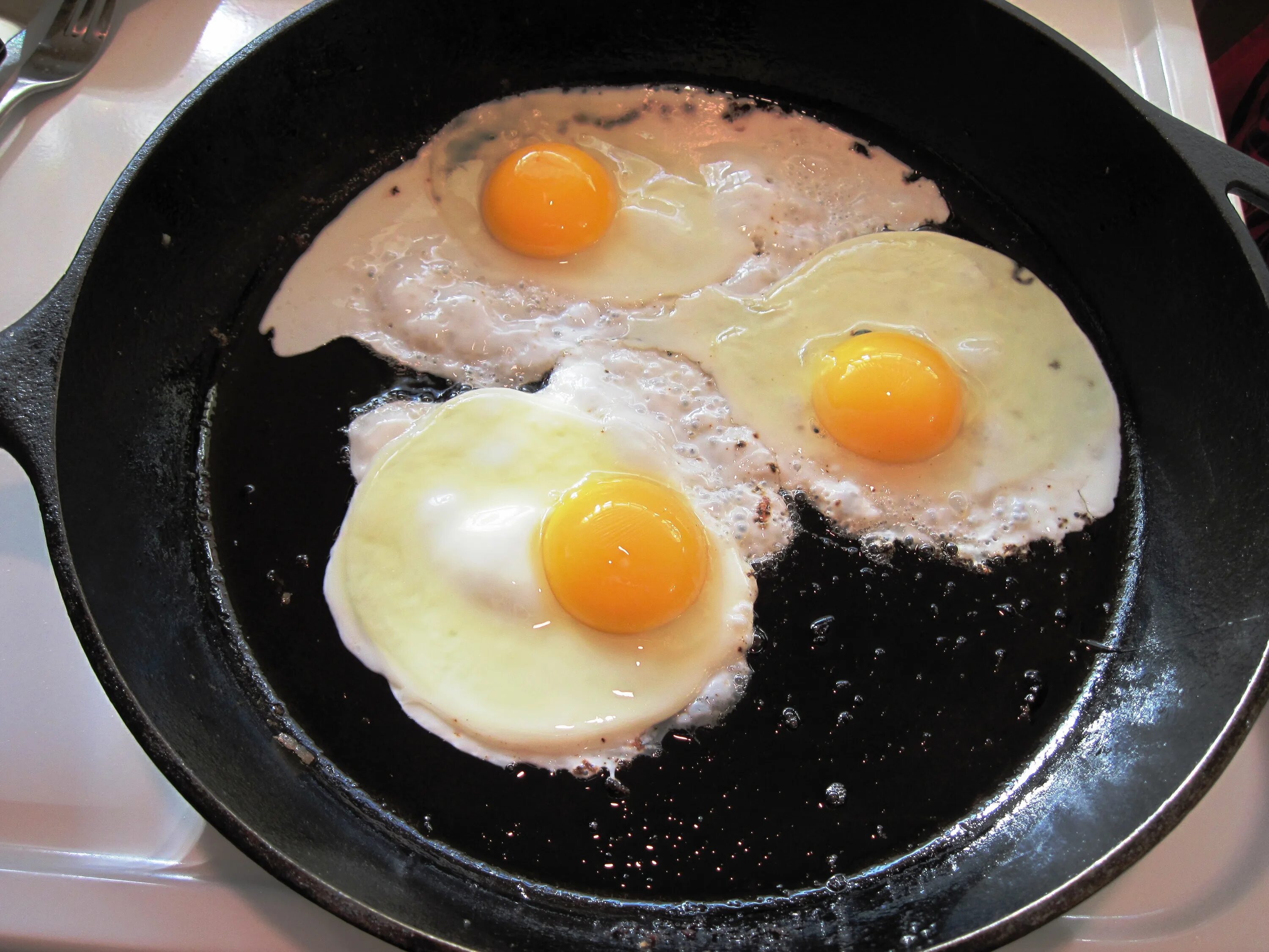 Cooked egg. Глазок яичница. Идеальная яичница. Одна яичница. Яичница сбоку.