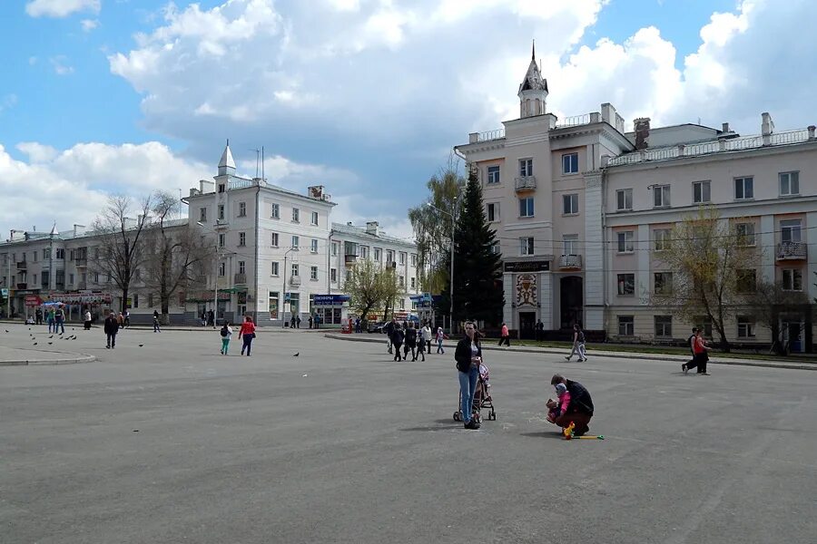 Площадь Металлургов Белорецк. Площадь Металлургов города Белорецк. Площадь Металлургов Белорецк фото. Советская площадь город Белорецк.