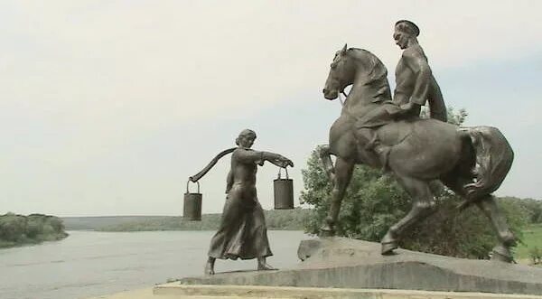 Памятники героям шолохова. Шолоховские герои. Шолоховские герои. Станица вешенская шолохов. Тихий дон станица вешенская.