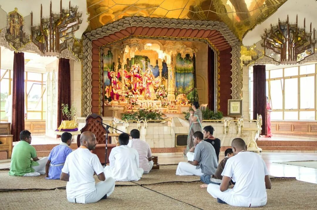 Храм исккон москва. Храм харе кришна в торонто. Храм кришны в киеве. Юдино храм кришны. Храм кришны в москве.