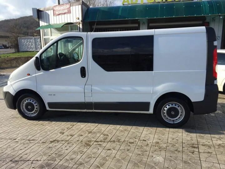 Renault Trafic фургон. Рено трафик 2006. Рено трафик 2006 года. Рено трафик 3 Грузопассажирский.