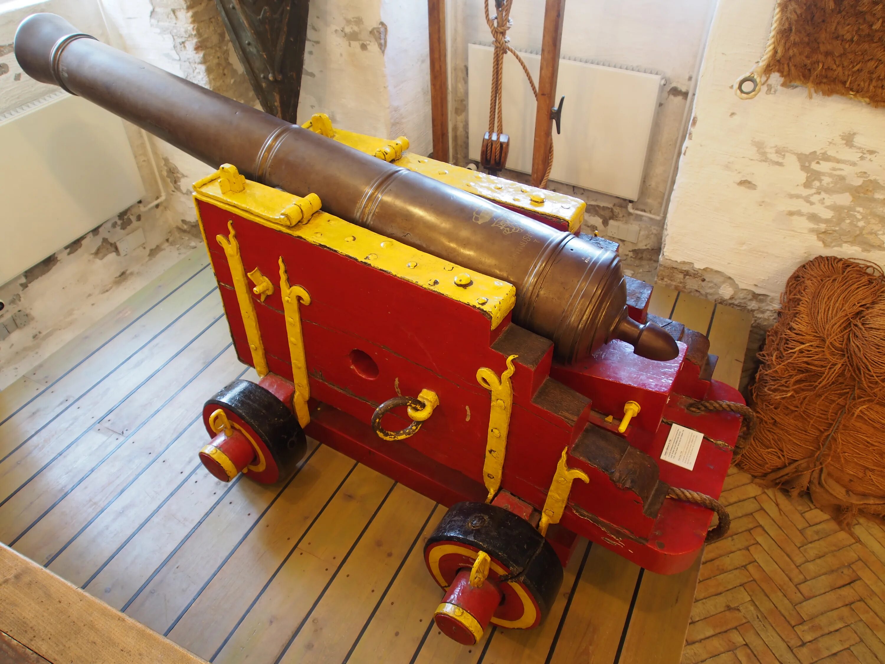 Льеж 1752. 1730 12. Норвегия исторический музей осло монеты. Древние бронзовые пушка. Бронзовая пушка.