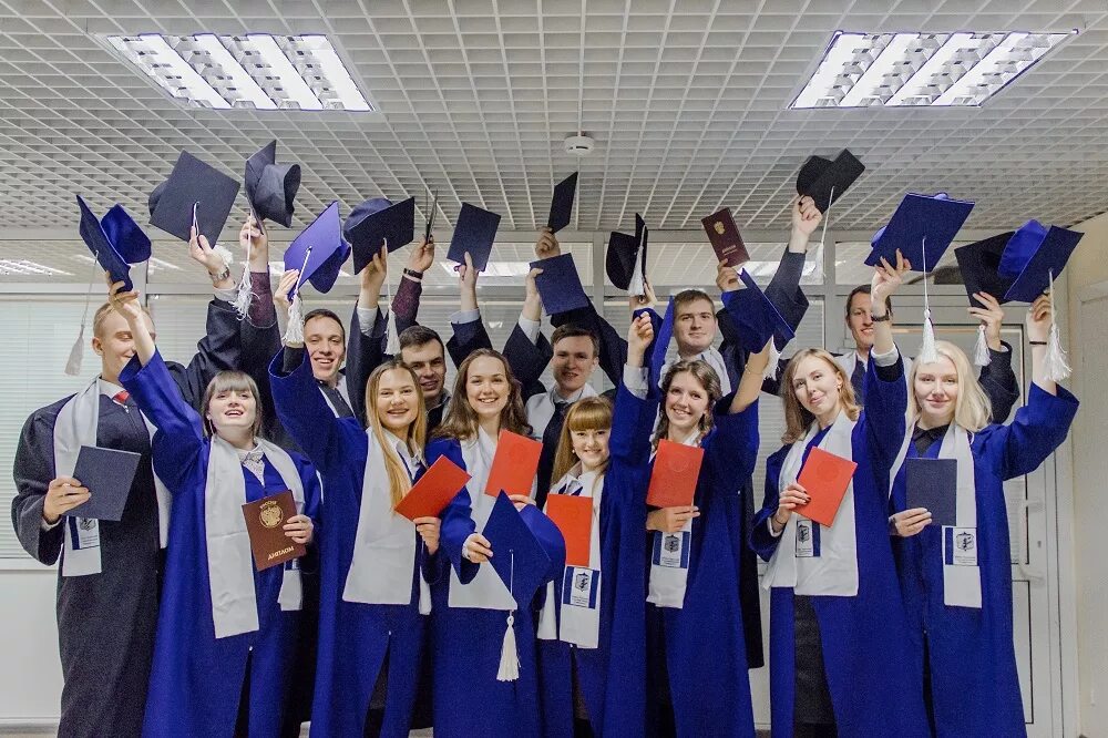 Бесплатное юридическое образование. Профессии в вузах. Выпускник вуза. Выпускники университета в России. Юридическое образование в колледжах.