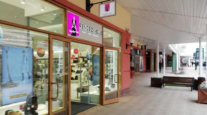 Outlet riga. Новая Рига аутлет Виладж магазины. Рандеву аутлет новая Рига. Аутлет Рига Молл на новой Риге. Внуково аутлет новая Рига.