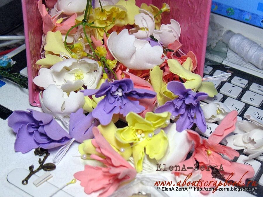 цветы из фоамирана. станок для резки фоамирана. композиции из фоамирана. цветочки из фоамирана. станок для лазерной резки для фоамирана.