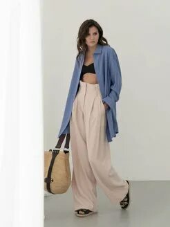 Широкие штаны оверсайз женские. Бежевый костюм палаццо. Брюки палаццо беж. Брюки палаццо оверсайз. Рубашка оверсайз женская с брюками палаццо.