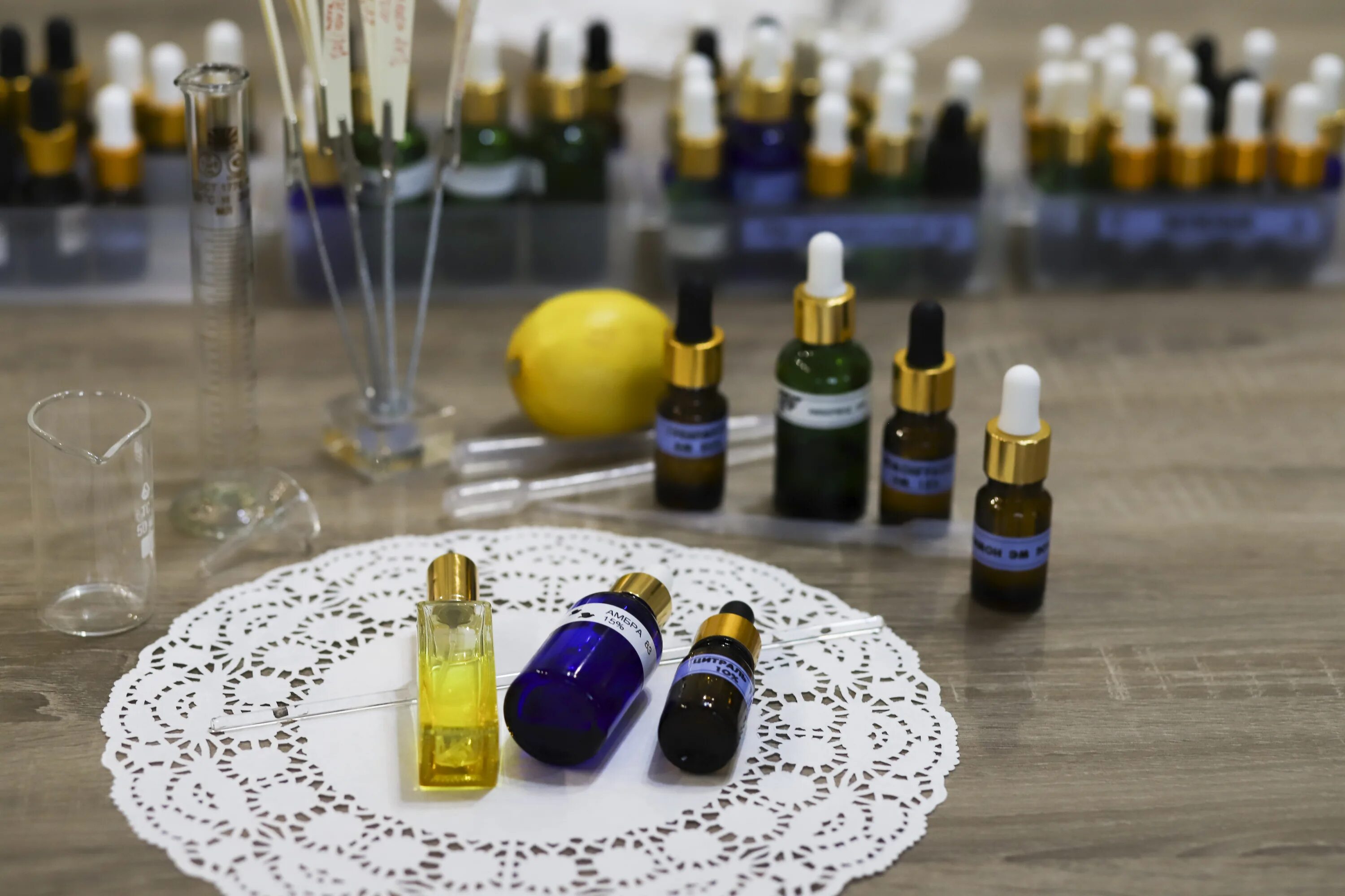 Мастер класс ароматы. Парфюмерия. Мастер класс парфюмерия. Парфюмированный мастер класс. Мастер класс по созданию духов.