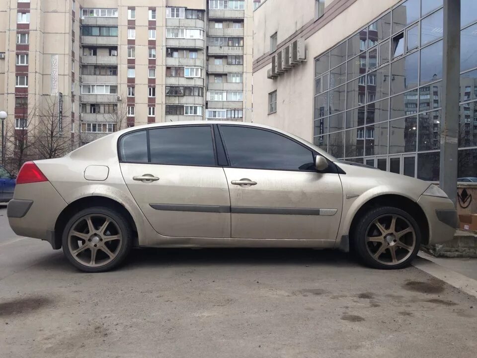 Megane диски. Диски Рено Меган 2 r17. Renault Megane 2 r17. Renault Megane 2 17 r17. Рено Меган 2 на литье r16.