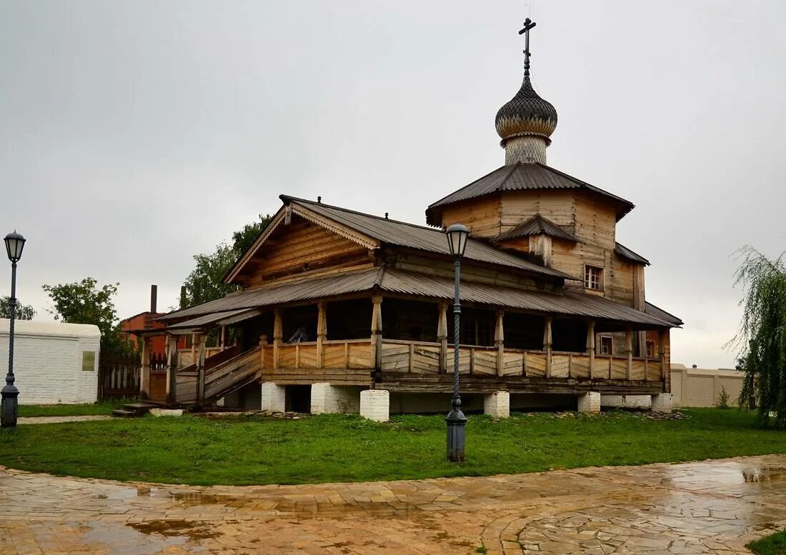 Свияжск церковь. Троицкая Церковь Свияжск. Деревянная Троицкая Церковь Свияжск. Свияжск Церковь 1551. Троицком храме Свияжск.