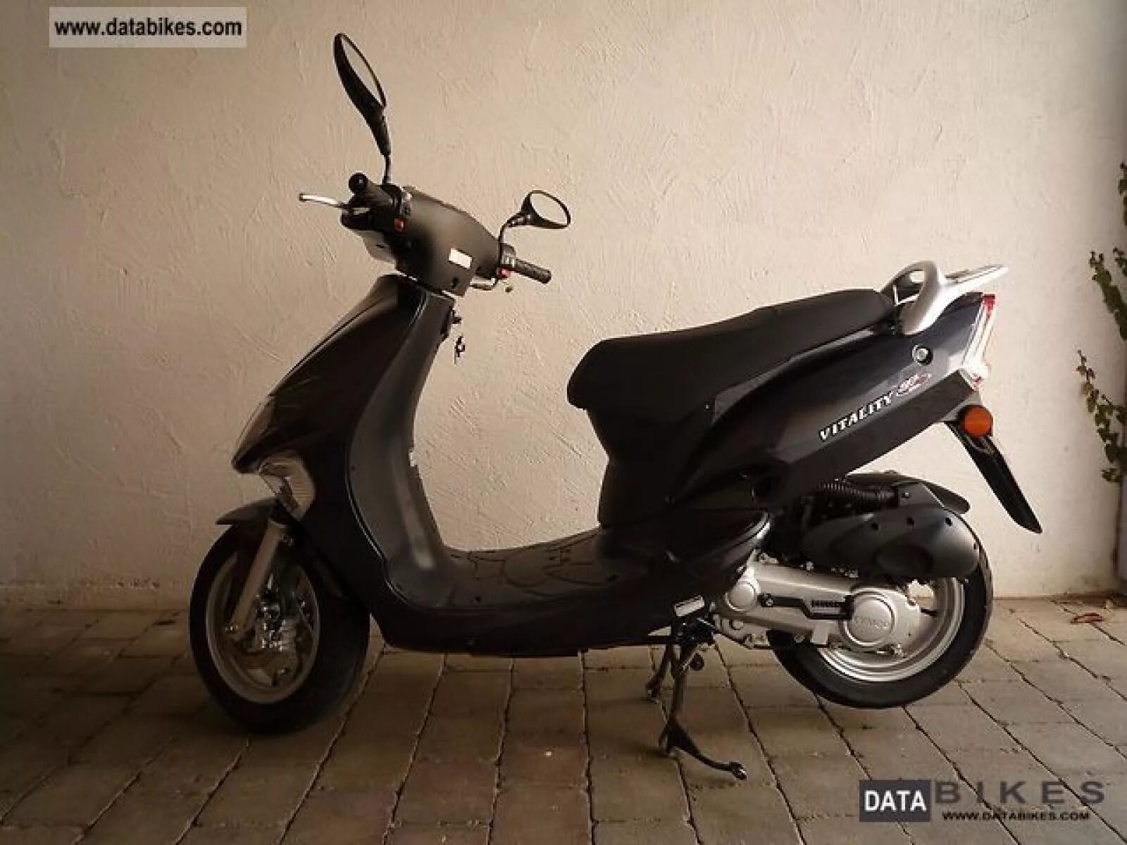 Kymco vitality 50. Vitality 50. Скутер kymco 2t. Кумко виталити. Скутер hq 50t характеристики.