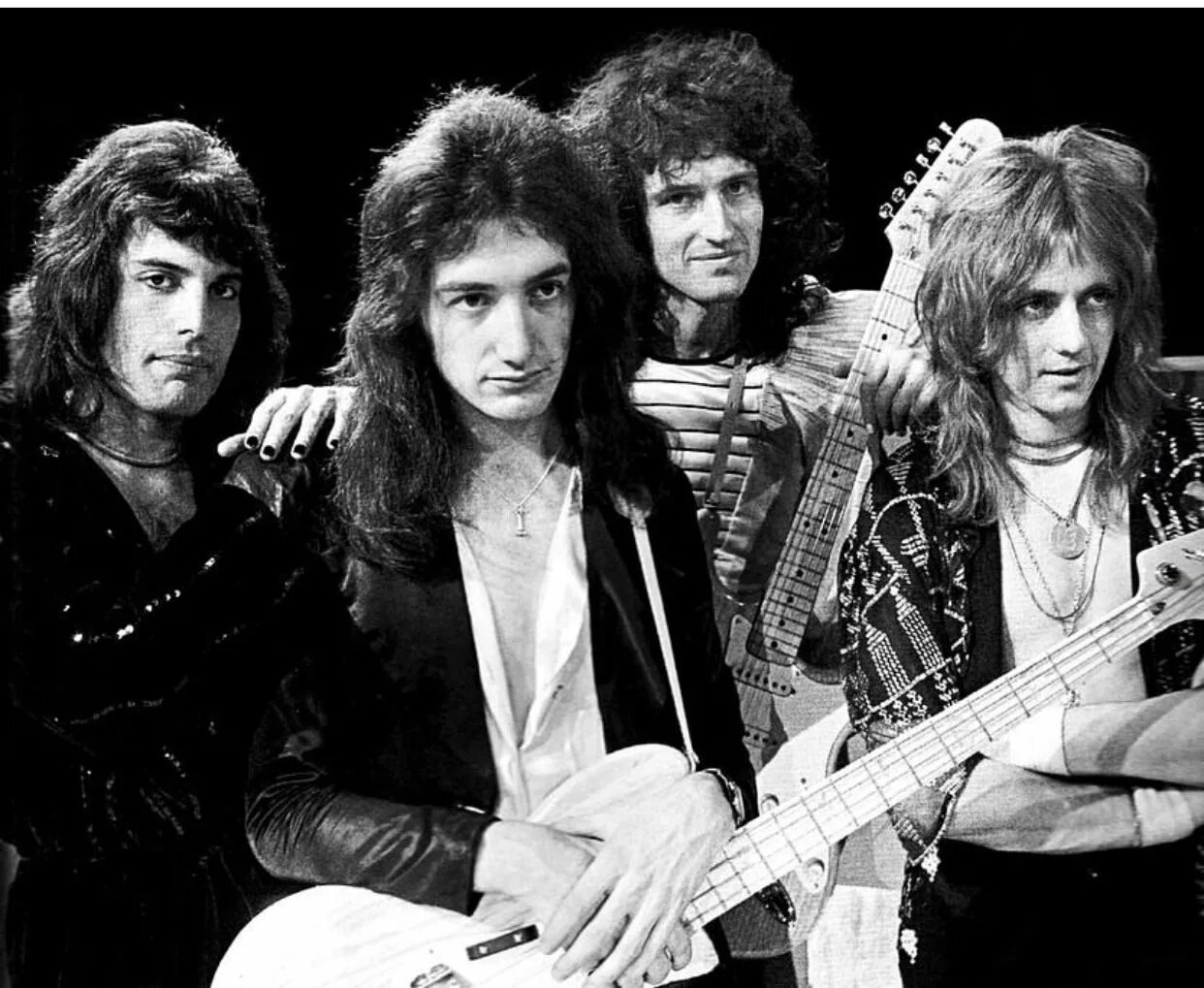 Revenge of the queen. Queen band 1975. рок группа квин. the band queen 1974. квин 1970.