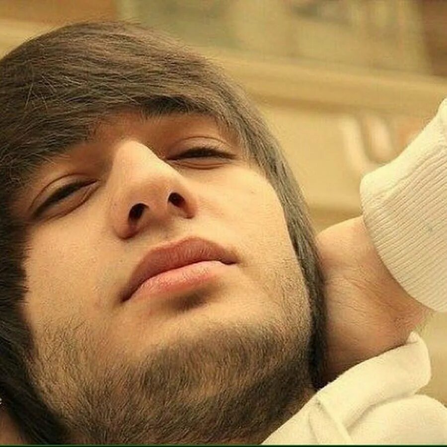 Ридо 2022. Курбан певец гусейханов. Дагестанская прическа махачкалинка. Стрижка махачкалинка мужская. Прическа дагестанка махачкалинка.