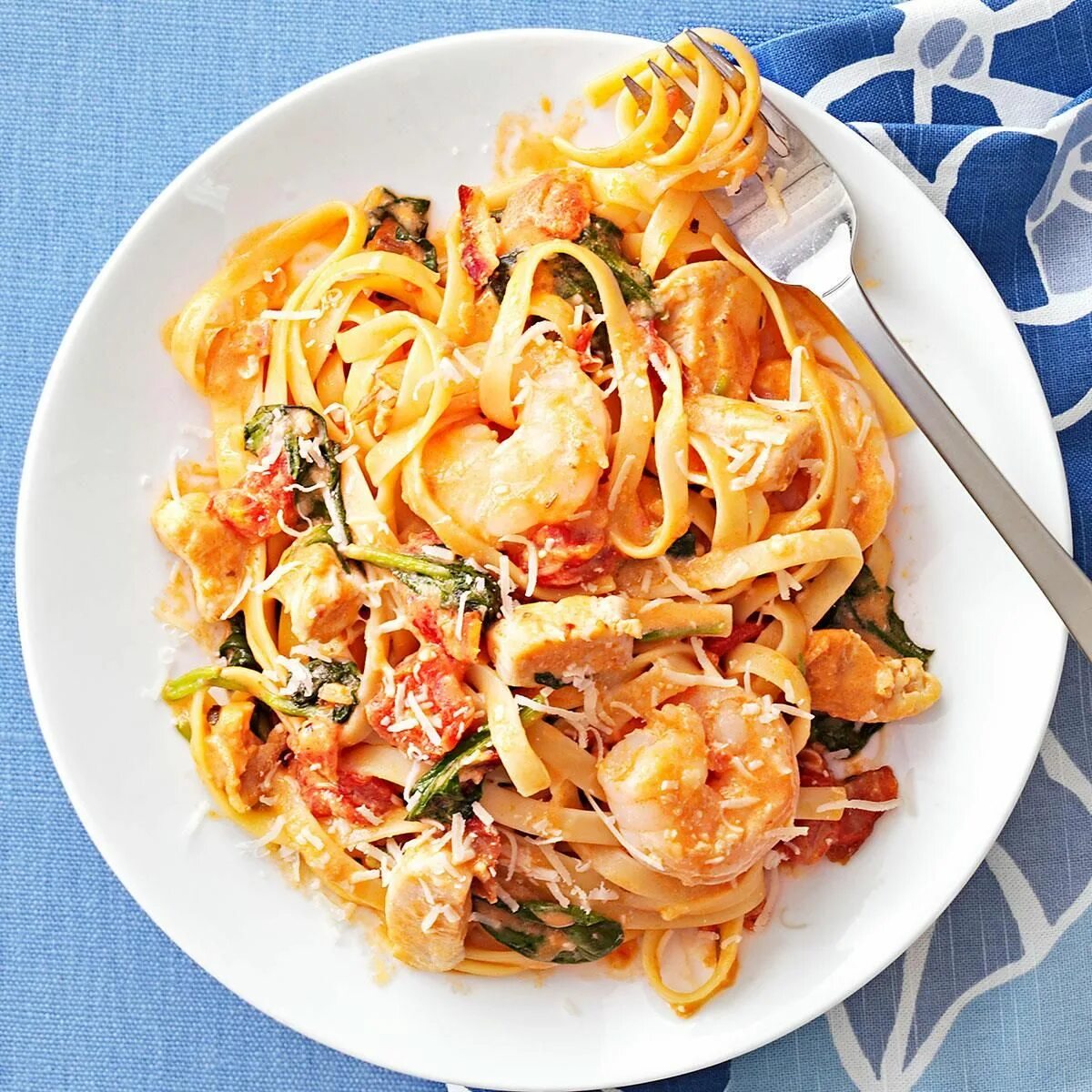 Shrimp Fettuccine. Спагетти с морепродуктами. Спагетти с тартар. Феттучини с морепродуктами.