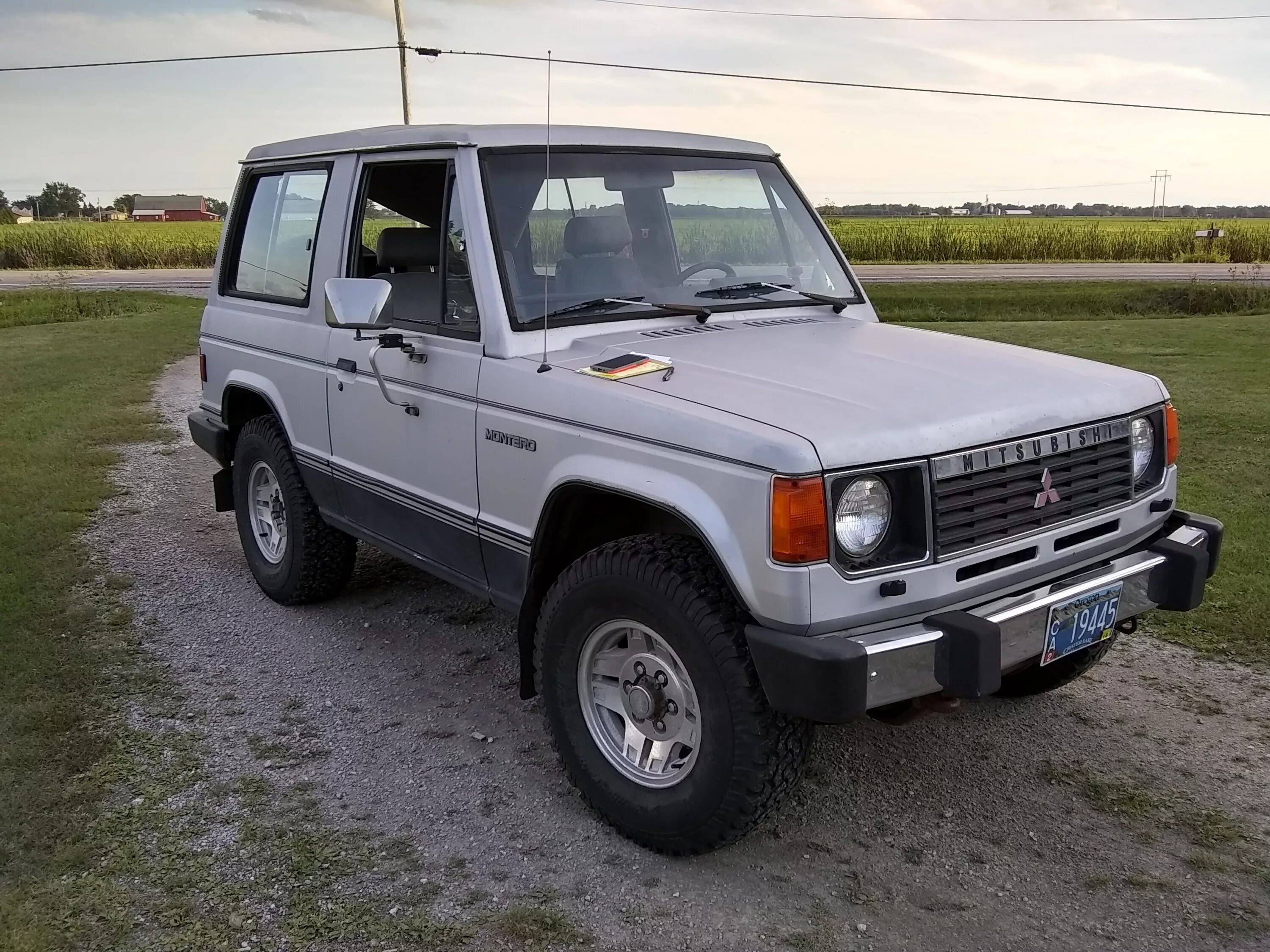 Митсубиси монтеро 1 поколение. Mitsubishi Montero, 1988. Mitsubishi Montero 1987. Mitsubishi Montero 1986. Ниссан Монтеро 1980.