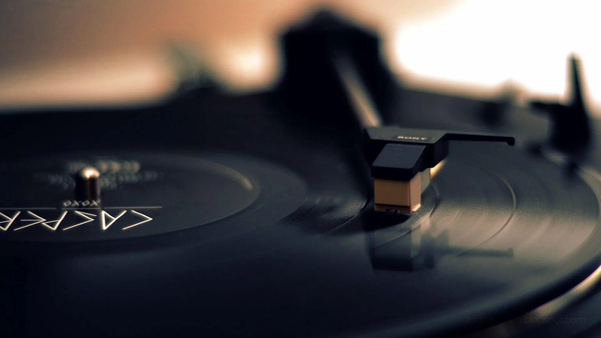 Sony music виниловые пластинки. Виниловые пластинки. виниловая пластинка арт. обои музыка. музыкальные обои на рабочий стол.