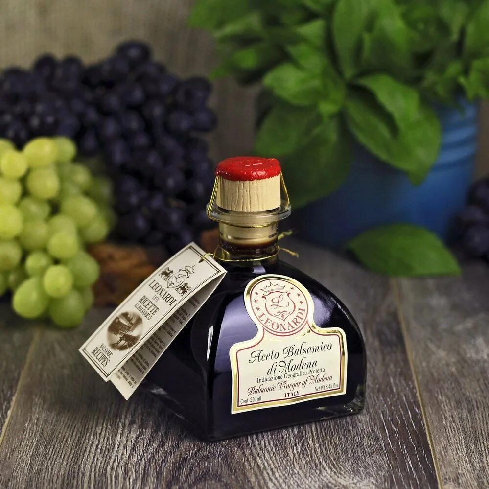 Моденский бальзамический уксус. Бальзамический уксус Balsamico. Бальзамический винный уксус итальянский. Уксус бальзамико.