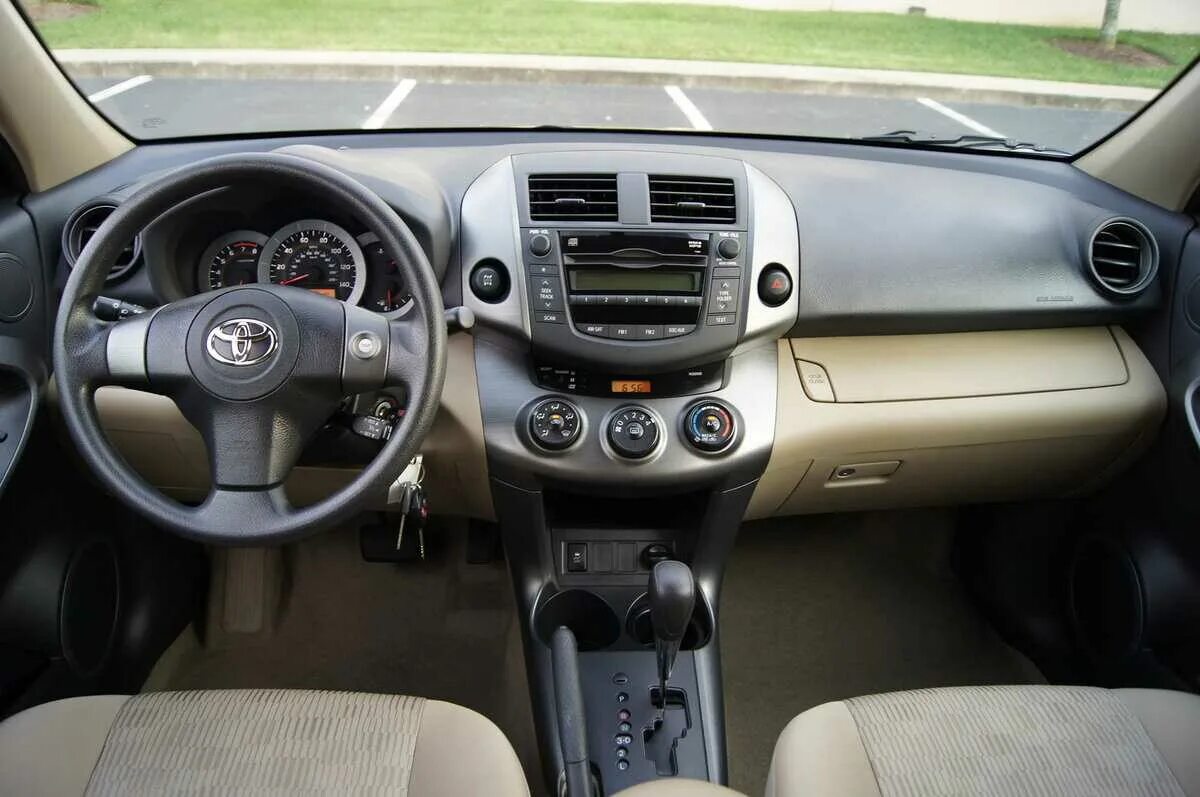 Toyota rav4 2010 салон. Тойота рав 4 2010 салон. Toyota RAV 2010. Рав 4 2010 салон.