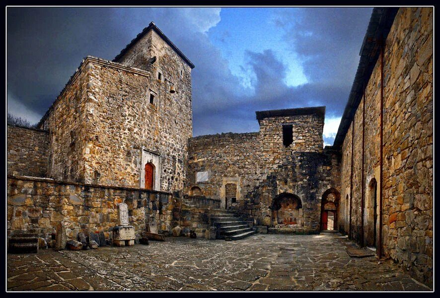 Армянский монастырь сурб хач. Армянский монастырь сурб хач. Старый крым монастырь сурб-хач. Армянский монастырь в крыму сурб-хач. Монастырь сурб-хач.