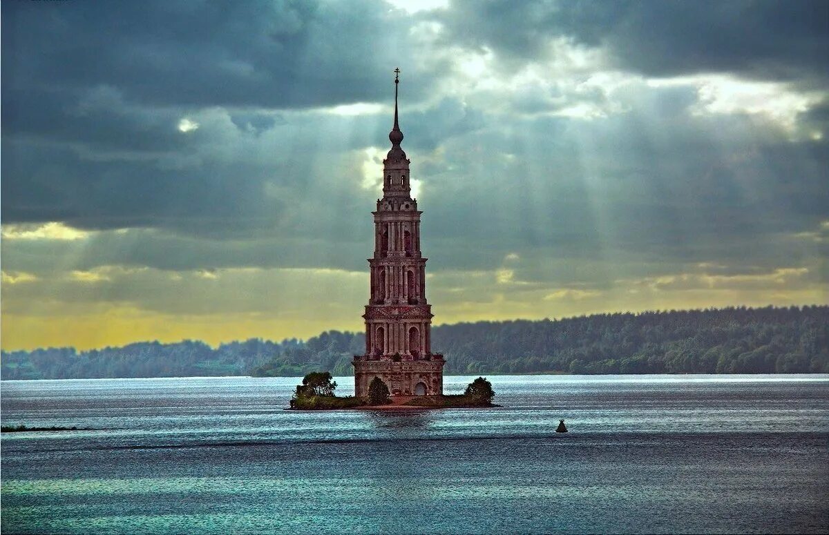 Калязин церковь в воде. Колокольня никольского собора в калязине. колокольня никольского собора города калязин. затопленная колокольня в калязине. колокольня рыбинское водохранилище.