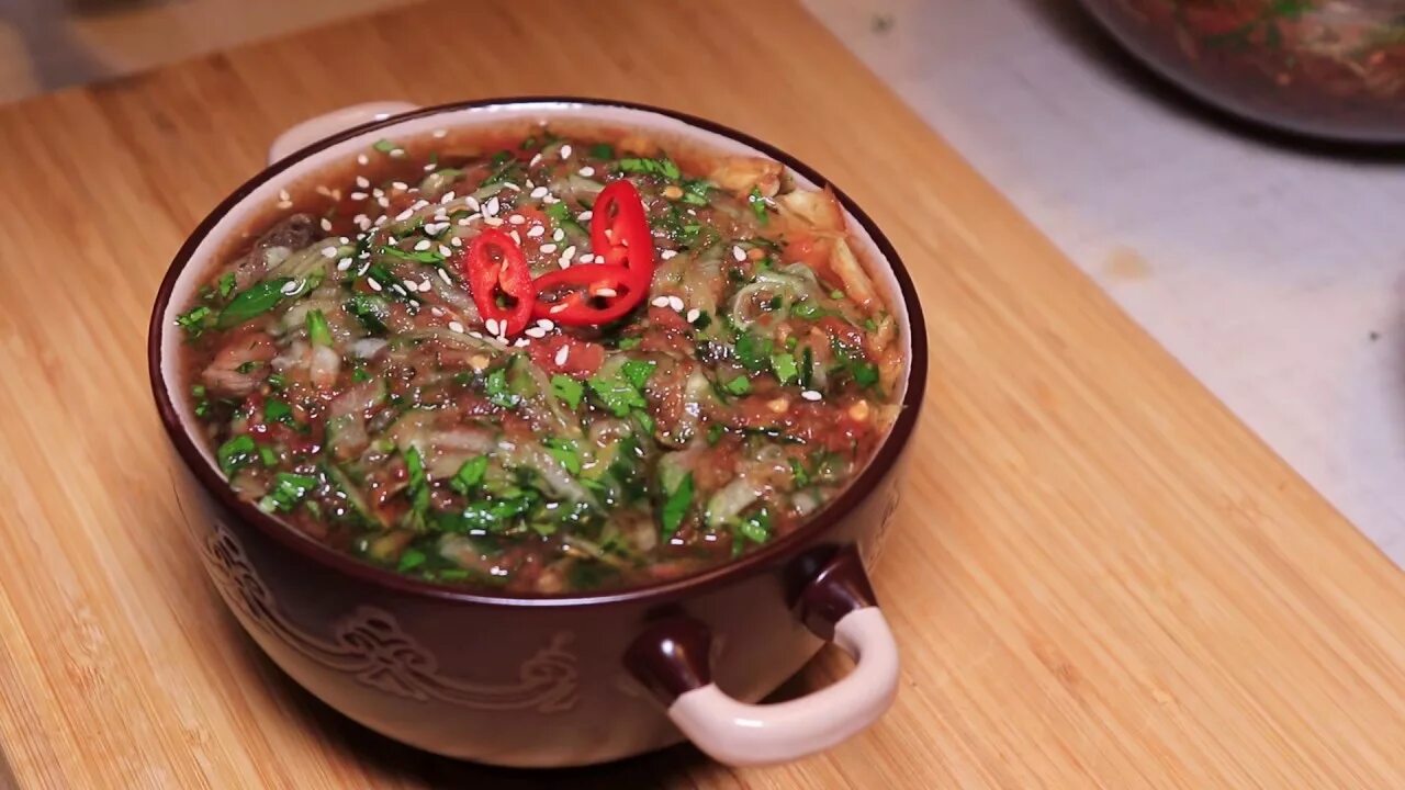 Окрошка по корейски. Корейский холодный суп кукси. Корейская окрошка кукси фото. Окрошка кукси. Корейская окрошка.