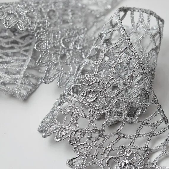 серебристые салфетка. серебристое кружево. серебряные кружева. старинное серебряное кружево. казаковская филигрань скань.